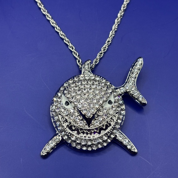 Silver tone Iced out big shark pendant 3A CZ Hip hop rapper jewelry w/chain - Picture 2 of 4